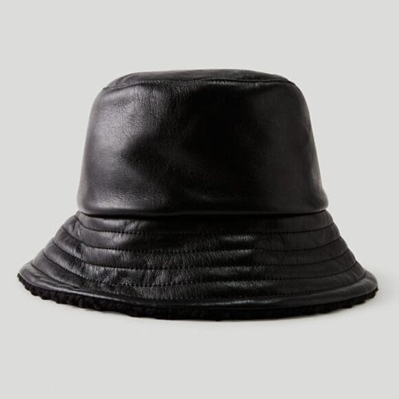 Aritzia Accessories - NWT Aritzia Panache bucket hat